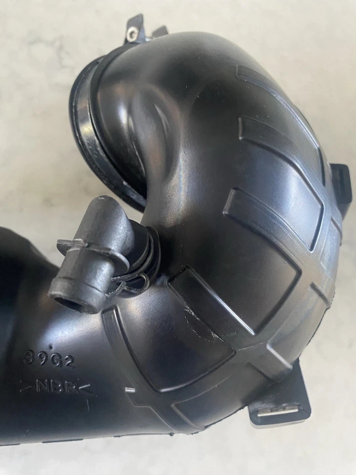 2010 Suzuki Boulevard C50 / C50T Air Cleaner Outlet Tube 39G2 - image 4 of 4