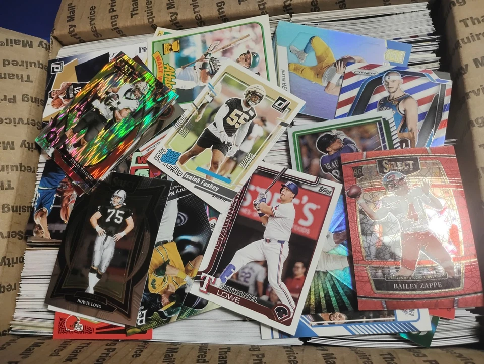 Caixa média de cartões esportivos de basquete e futebol americano 1400+ cartões - Imagem 3 de 3