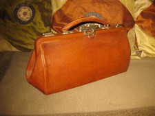 Ancienne sacoche de médecin en cuir