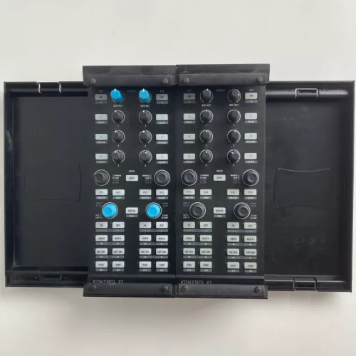 2 Native Instruments TRAKTOR KONTROL X1 MK1 Midi DJ Controllers w/Stand Cases