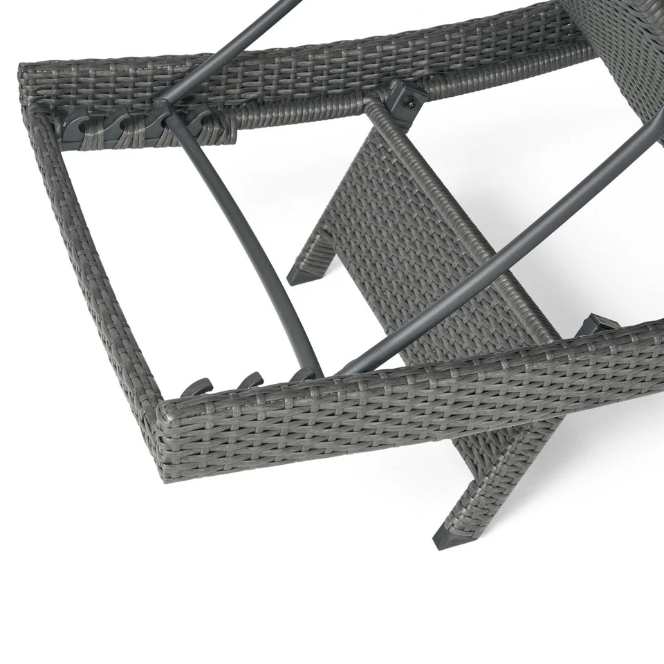 Chaise salón ajustable de mimbre gris para exteriores Nassau con cojín de carbón Foto 3 de 4