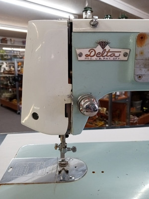 Vintage Delta Powder Blue Sewing Machine Made In Japan *Untested