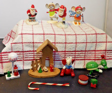 Vintage Lot of 11 Wooden and Plastic Christma...