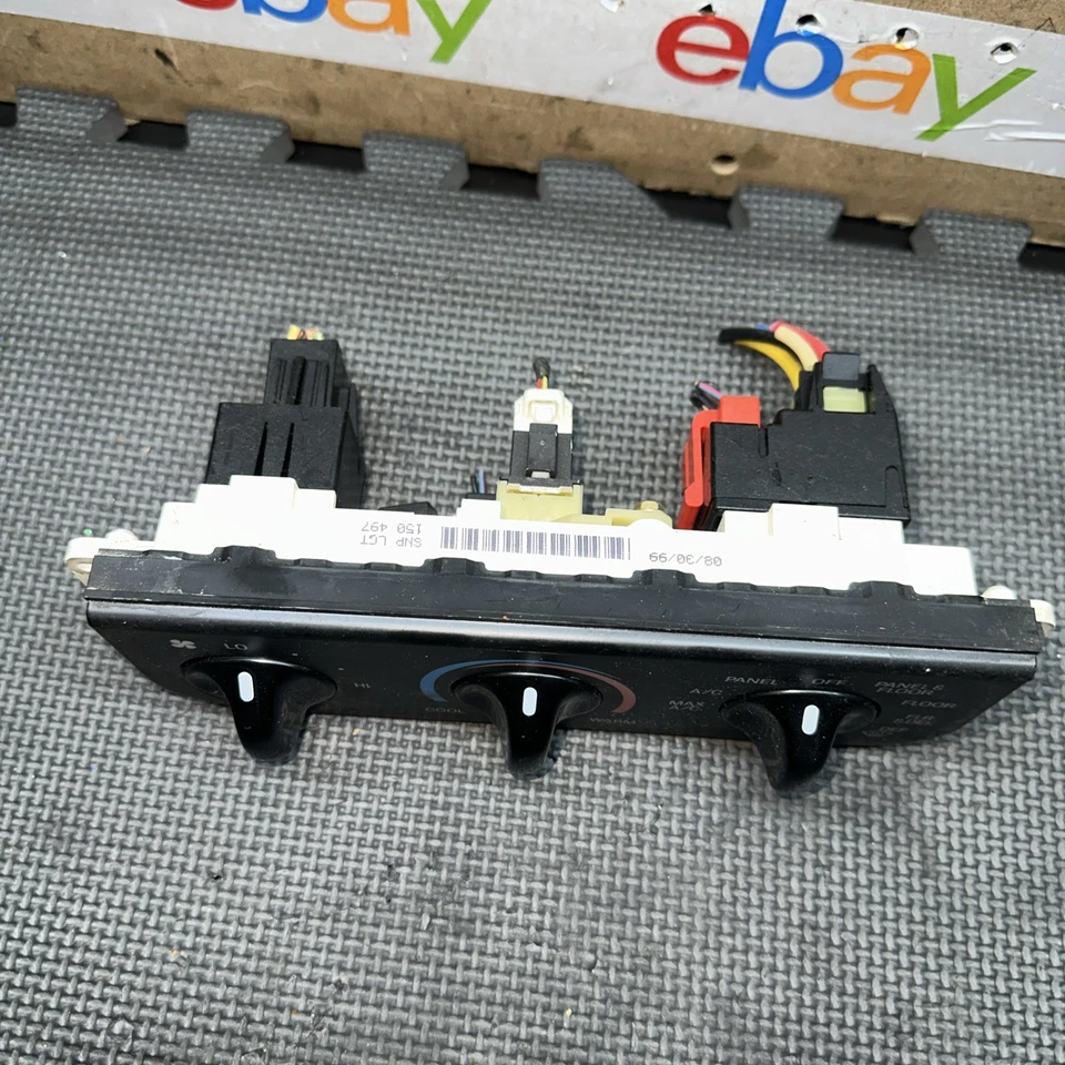 Ford Expedition 1999 control de aire acondicionado y calefacción usado Foto 2 de 4