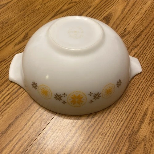 Vintage Pyrex Town & Country 4 Quart Mixing Bowl Cinderella #444 White 10 inch