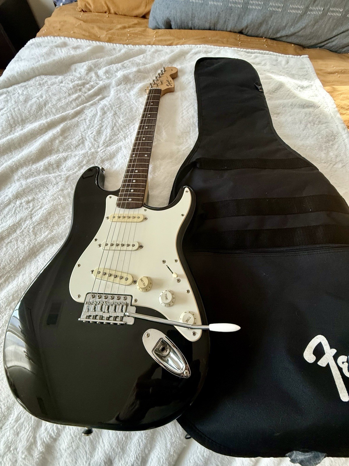 Squier by Fender Stratocaster Electric Guitar Black W/ Fender Gig Bag