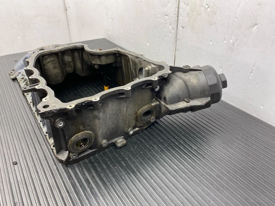 2011-2013 PORSCHE CAYENNE 4.8L M4801 UPPER OIL PAN OIL FILTER HOUSING 948107071 - Изображение 2 из 4