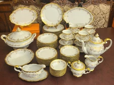 Weimar Porzellan Katharina Pat 14051 Dinnerware Serv For 12 + serving pcs 92 pcs