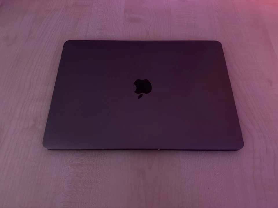 Macbook Pro 2020 i7 2,3GHz 32GB RAM 500GB SSD 4 Thunderbolt 3 Ports - Bild 3 von 4