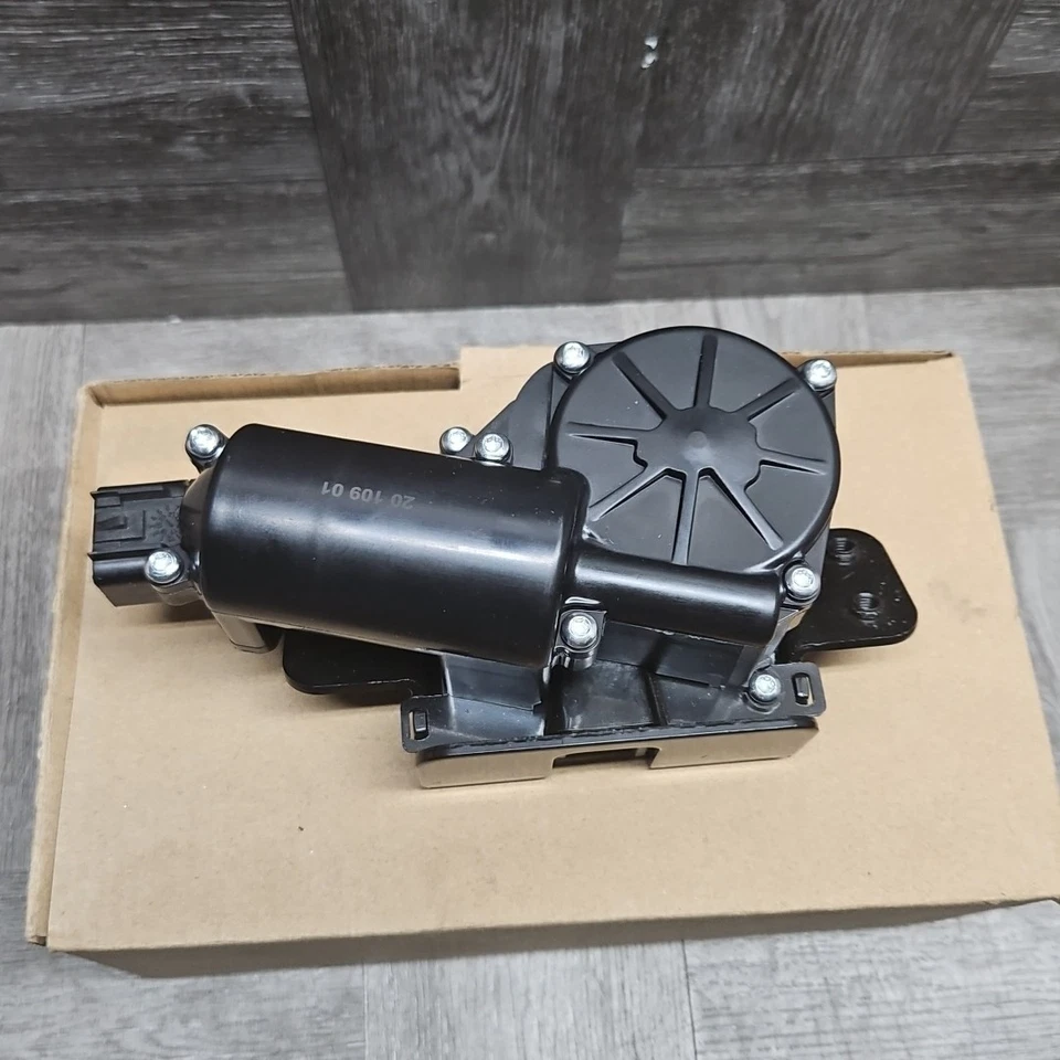 Actuador de bloqueo de puerta levadiza BWD DLA1740 para Chevy Yukon Suburban Chevrolet Equinox Foto 2 de 4