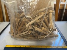LOT OF +100 PUSH ON TYPE HARDWOOD WOODEN CLOTHESPINS MADE IN THE USA