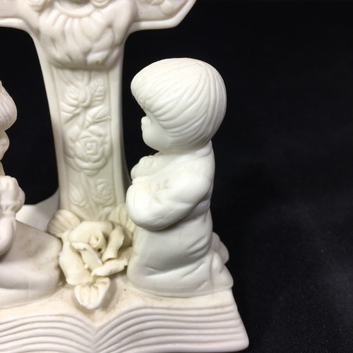 Vintage Children Praying Cross Ceramic Figurine 5.5" tall - Picture 8 of 24