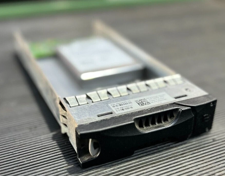 Dell EqualLogic PS6010 SAN Disk Array  l 16x100GB SATA SSD l 2xCntrls 2xPSU - Image 3 of 4