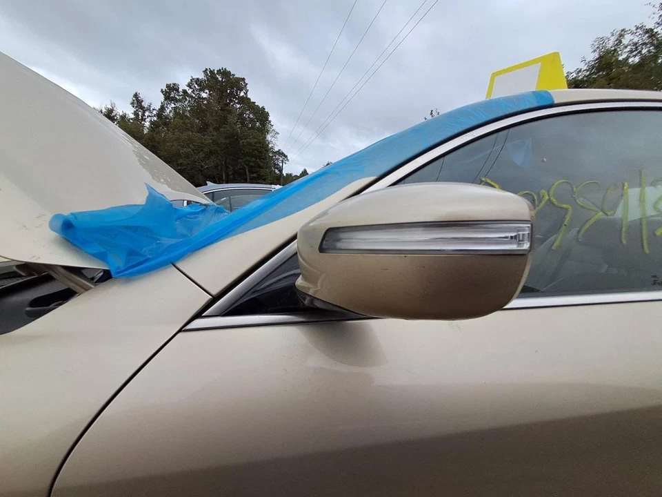 2012 Hyundai Genesis LH Driver Side Heated Mirror Assembly OEM Used 2728836 - Image 2 of 4