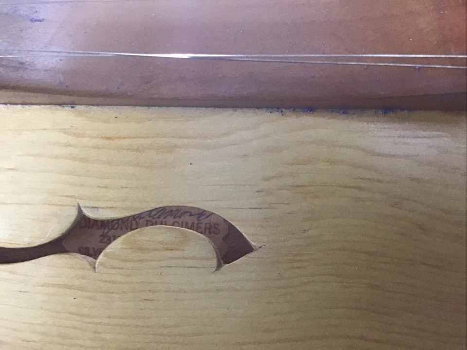 Diamond Dulcimer por Diamond Dulcimers MD firmado el 5 de abril de 1979 Foto 2 de 4