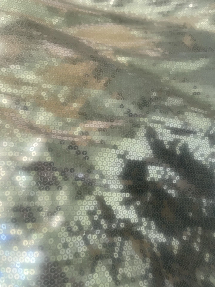 Abrigo de piel sintética estilo Liberace con forro y tren de lentejuelas plateadas - Juegos con disfraces glam de escenario Foto 3 de 4