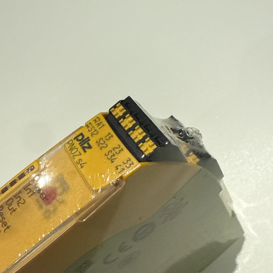 Relé de seguridad Pilz PNOZ S4 24V 751104 nuevo IVA incluido franqueo rápido sellado - Imagen 3 de 4
