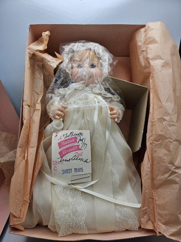 SIGNED Madame Alexander "Sweet Tears" Baby Vintage Doll w/ Original Tag WRNG BOX