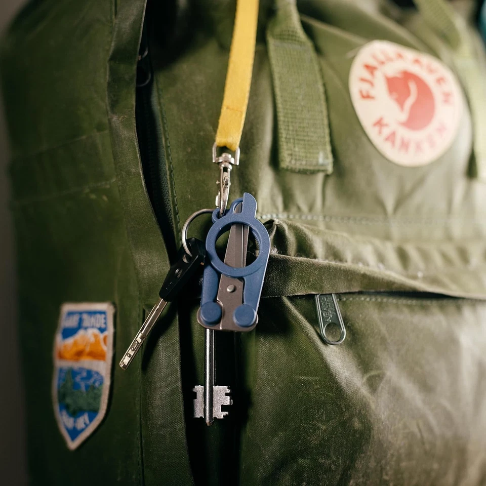 Fiskars 折叠旅行剪刀 TSA 兼容不锈钢 - 山地雾霾 — 第 4/4 张图片