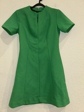 Vtg 1960s WMN Green Solid Knit V-Neck Mini Shift waffle-knit Dress Short Sleeve 