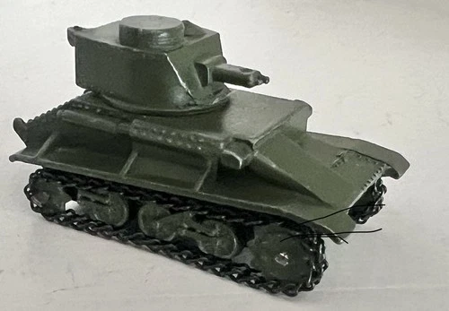 DINKY TOYS LIGHT TANK - No. 152a - VERY GOOD  W/ORIGINAL TREADS- TAKE A LOOK NOW