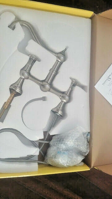 Grifo de cocina puente eduardiano Rohl U.4755X-STN-2 con pulverización lateral níquel satinado  Foto 3 de 4