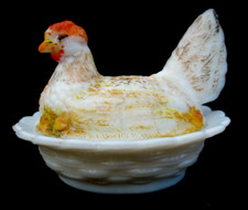 * E.VAL & Cie - Beurrier opaline blanche  colorée " Poule "  -1935