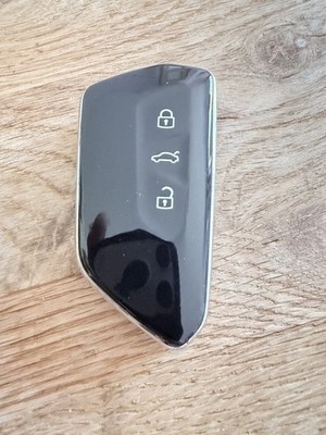Skoda Car Key Fob and Blade - Unknown Compatibility. Part no. 5E3 959 753 R