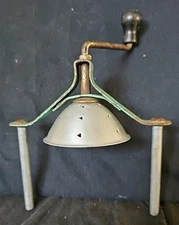 Vintage Handy Andy Juice Extractor, Citrus juicer, Lemon Reamer Press