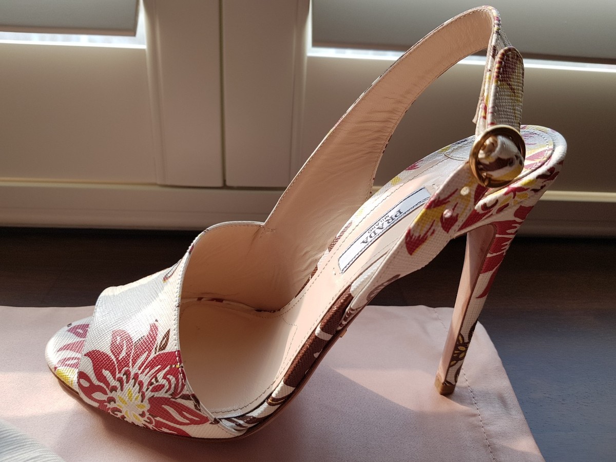 さりげなさ♪◇Slingback フラット シューズ◇PRADA Prada floral half-d'Orsay slingback peeptoe Saffiano leather