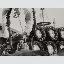 Karlheinz Bauer: Heulsuse auf dem Oktoberfest in München, 1960