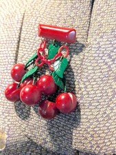 Broche Vintage Art Déco En Bakélite Rouge Cerise - Motif Fleur D'iris