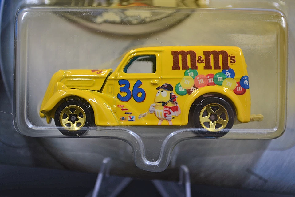 2001 Hotwheels #36 Ken Schrader - M&M's Angelia Panel Truck - 2 of 4 - Image 2 of 4