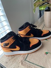 Nike Air Jordan 1 Mid SE in Vivid Orange US 5...