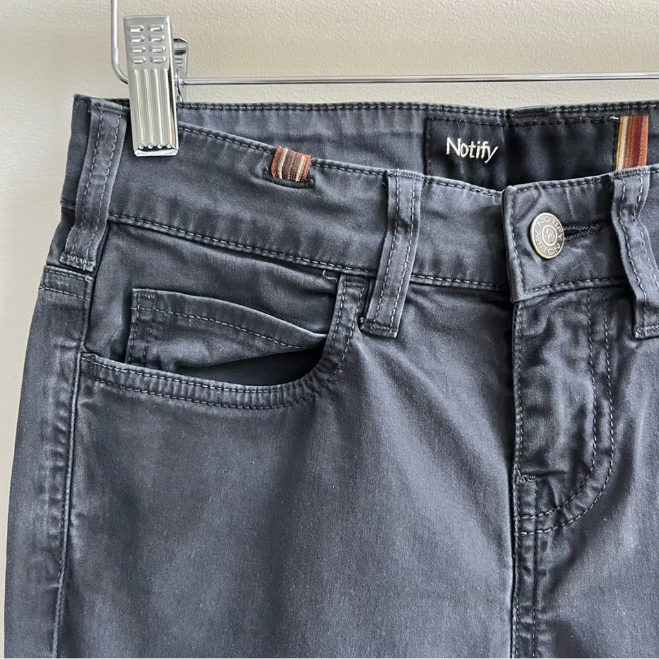 [notificar] Pantalón chino de algodón elástico ajustado tiro medio cremallera tobillo gris carbón 25 Foto 4 de 4