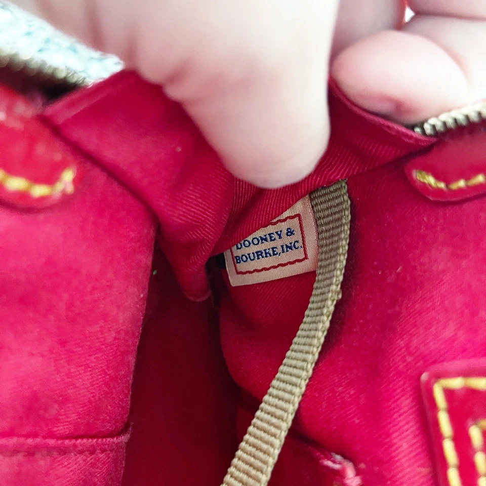 Bolso de Mano Dooney & Bourke Rojo Tartán Cuadros Asa Superior Usado en Excelente Condición $250 Foto 4 de 4