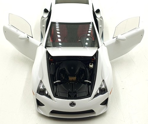 Autoart Signature 1/18 Scale diecast 78831 - Lexus LFA - Whitest White - Picture 5 of 7