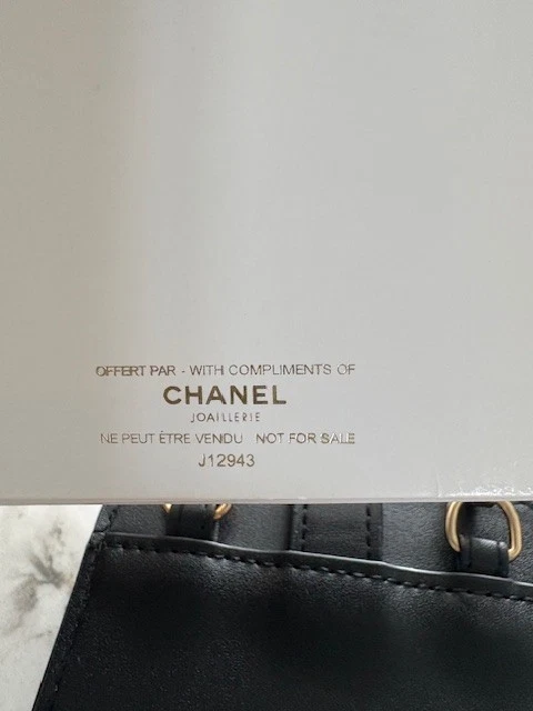 Chanel Beauty Bolsa para Teléfono Celular GWP VIP Regalo con Bolsa de Compra Novedad Foto 4 de 4