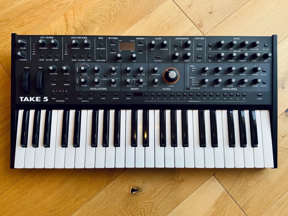 Sequential Take 5 Polyphonic Analogue Synthesizer - Image 2 of 4