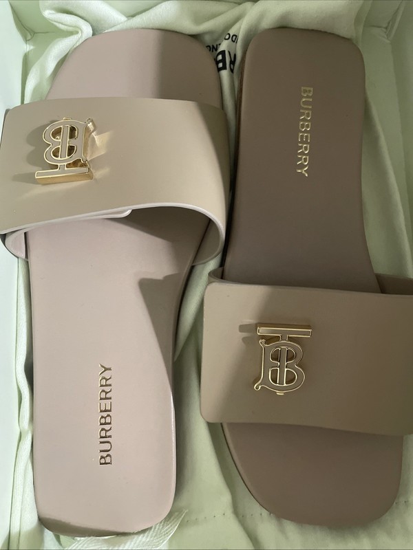 BURBERRY Slides 6.5 Sandals *New In Box*