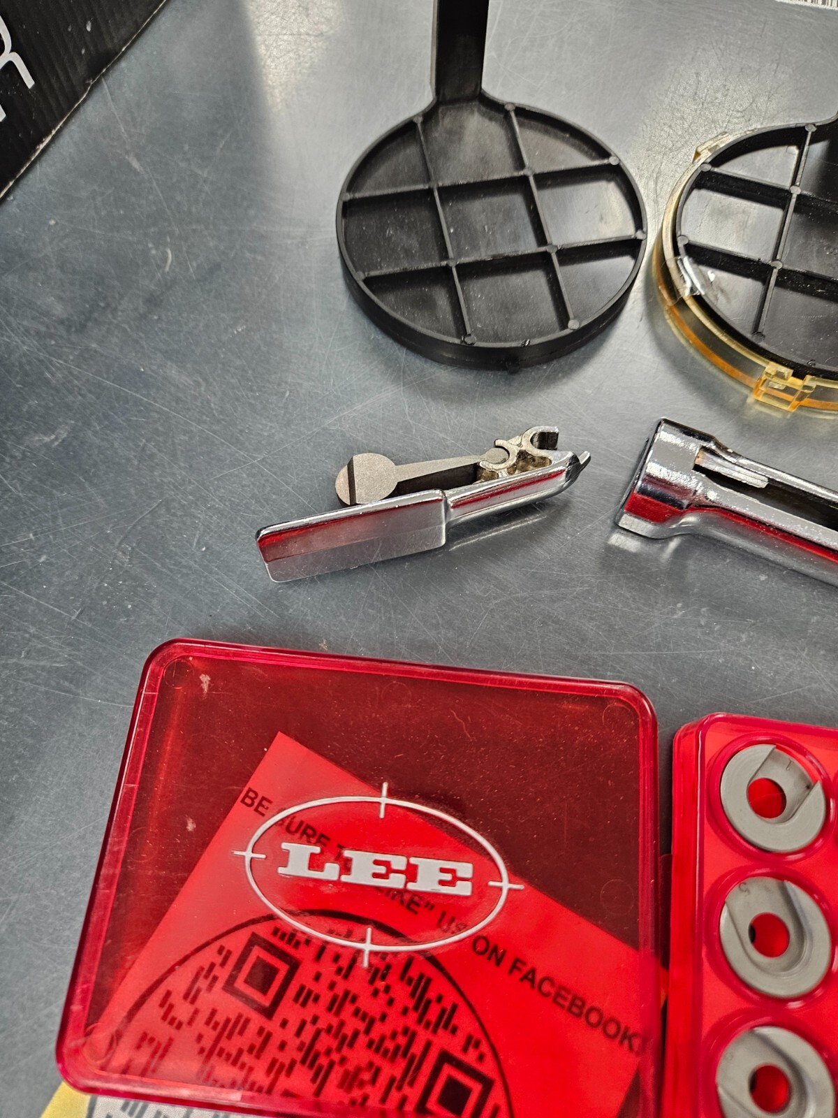 Lee 90230 Auto Prime Hand Held Priming Tool W/ Lee 90198 734307902308