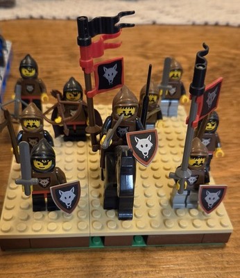 LEGO Castle Wolfpack Lot Medieval VTG Banners Shields 9 Minifigures Horse MOC 