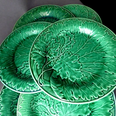 LOT de 6 ASSIETTES VERTES 19ème en barbotine de CLAIREFONTAINE feuilles vigne - Photo 1/4