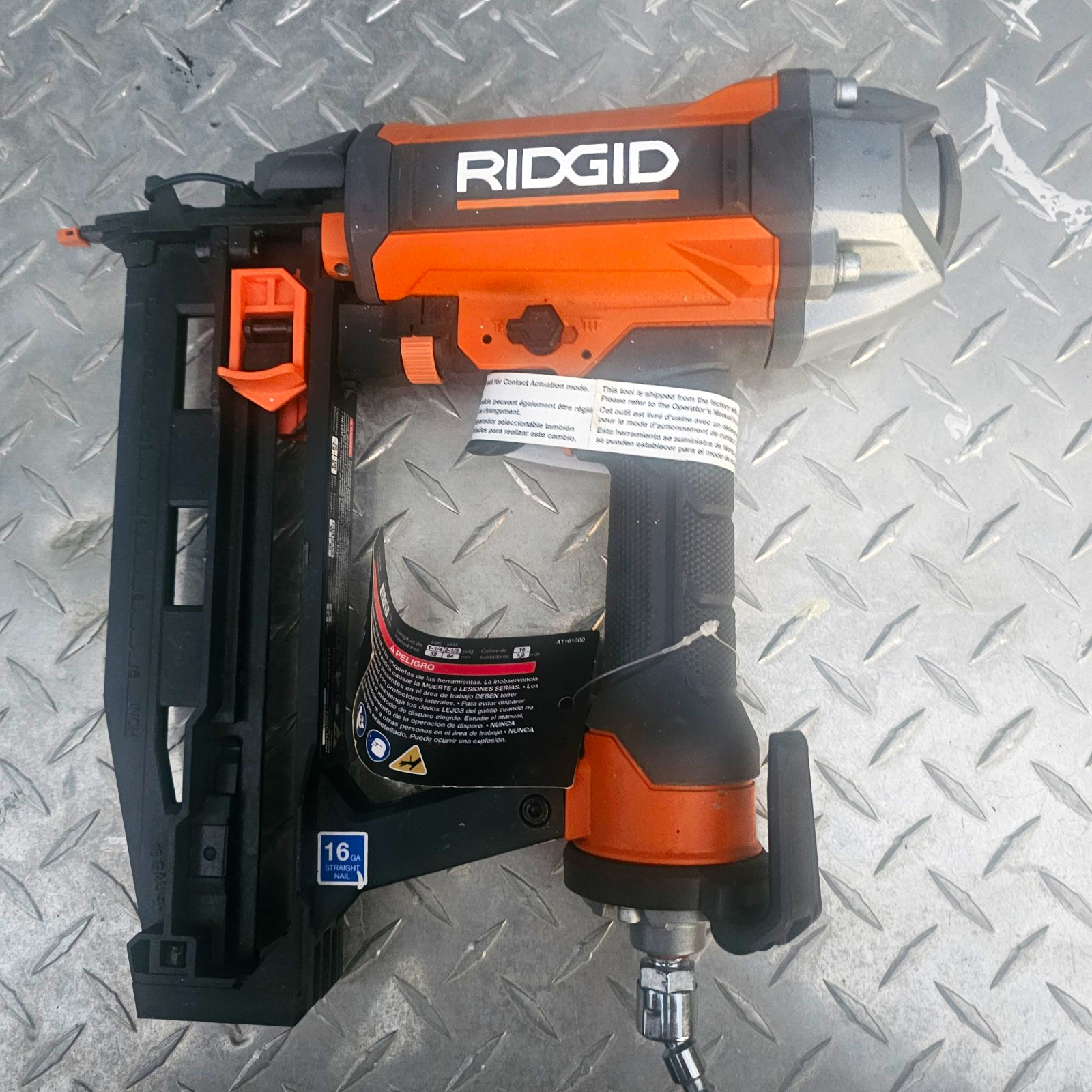 RIDGID 16 Ga Straight Finish Nailer Pneumatic Finish Nail Gun Orange/Black/Gray