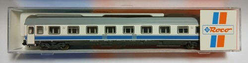* C05 - Roco - ref.24288 - Coche 1ªclase RENFE A10x-10023 "logo galleta" | Zustand: Usado