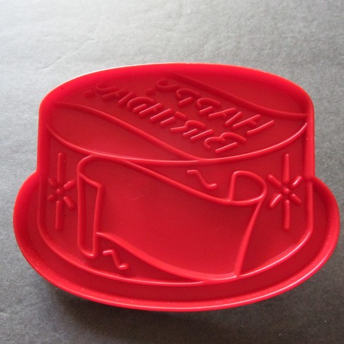 Lot of 4 Tupperware Cookie Cutters Turkey Pumpkin Porky Pig Cake Red Vintage - Picture 6 of 6