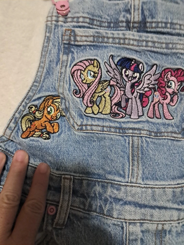 Mono vaquero Hot Topic My Little Pony con parches de personajes M Foto 4 de 4