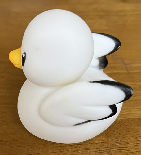 2010 Munchkin White Swan Rubber Animal Bath Squirts Toy - RARE - Picture 2 of 8