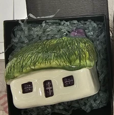 Glenshee Pottery Wee Thatched Bothies in Gift Box