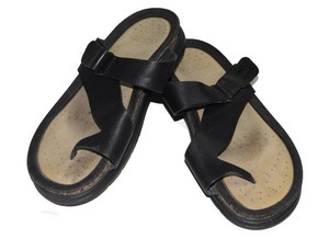 black leather toe loop sandals